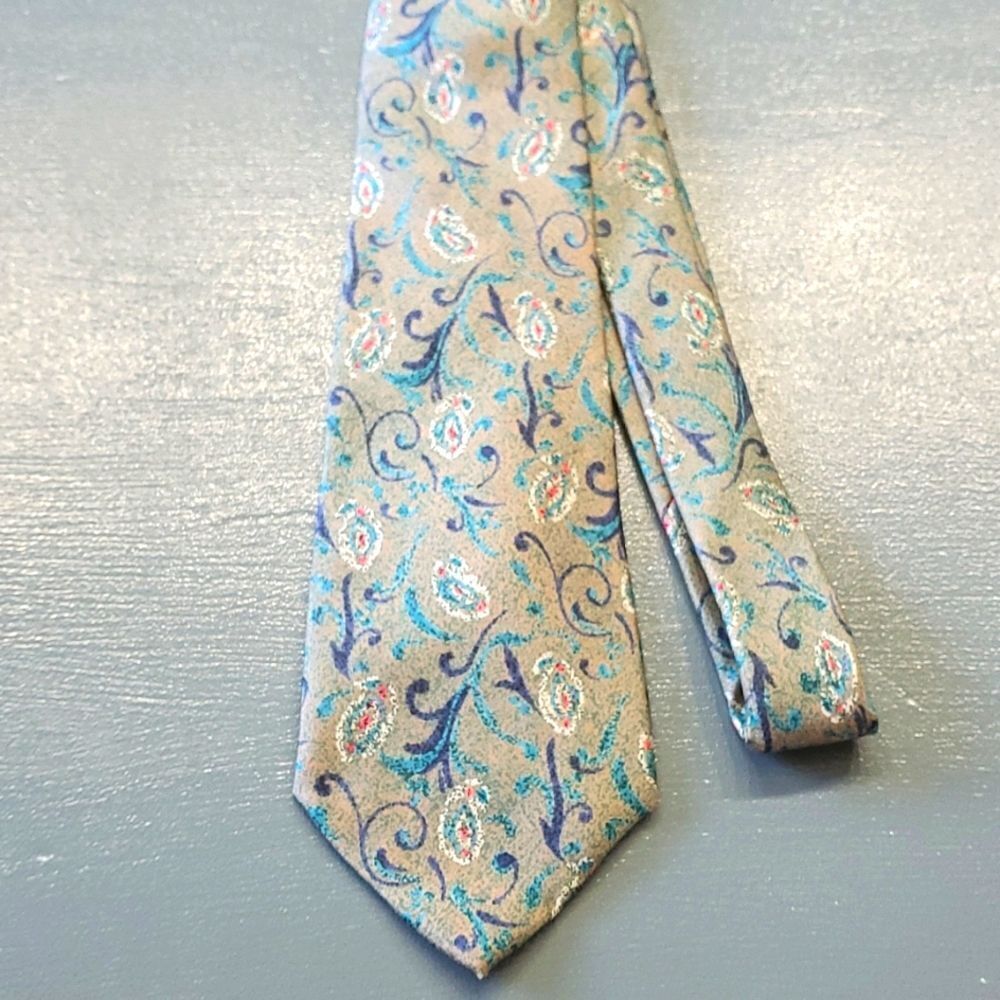100% silk tie, made in Italy by‎ Bormio. Green/blue and turquoise.